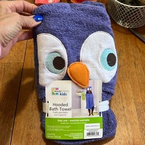 NWT MAINSTAYS Kids hooded towel